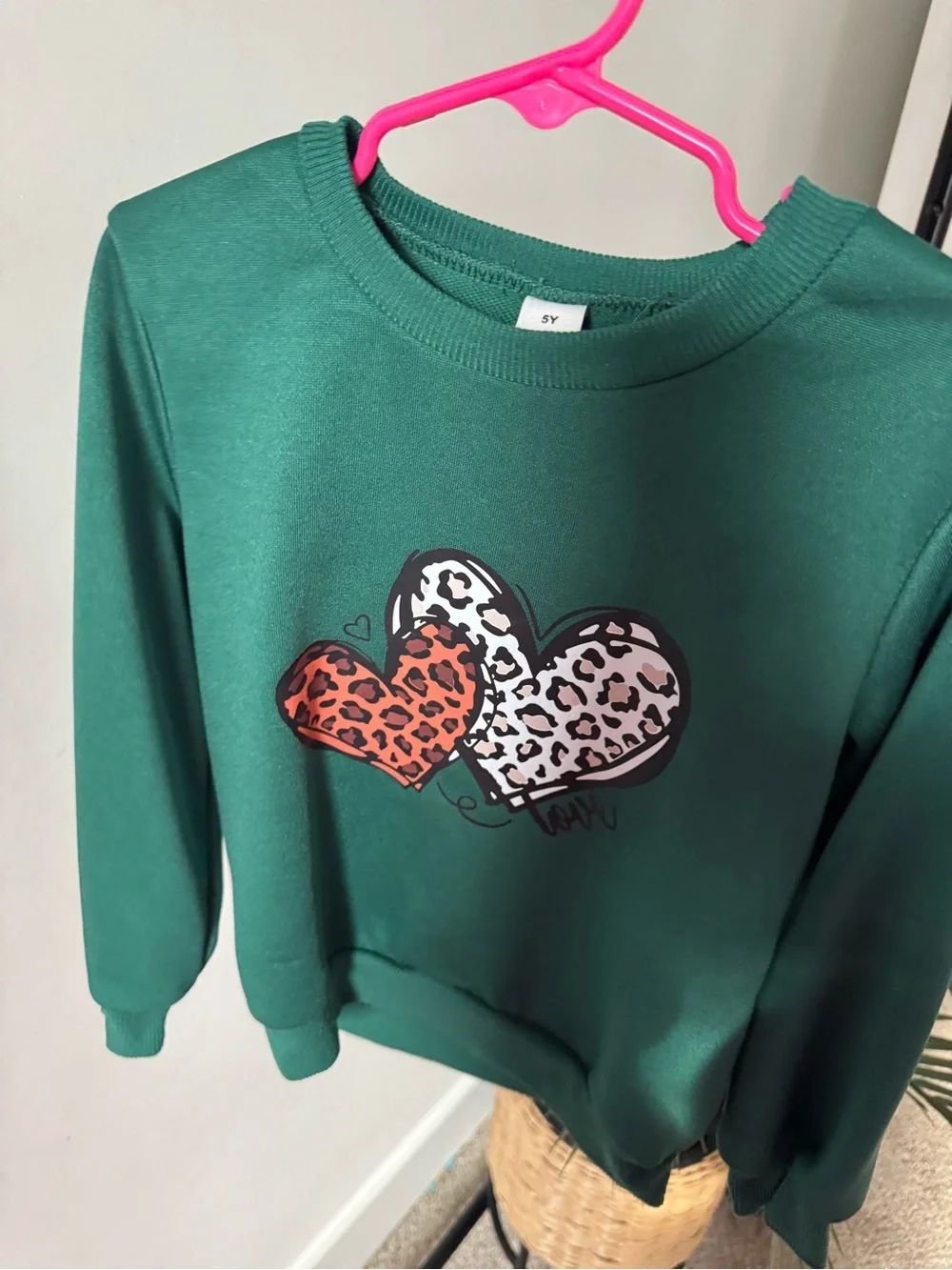 Girls Green Leopard Heart Sweatshirt Size 5Y Long Sleeve Pullover